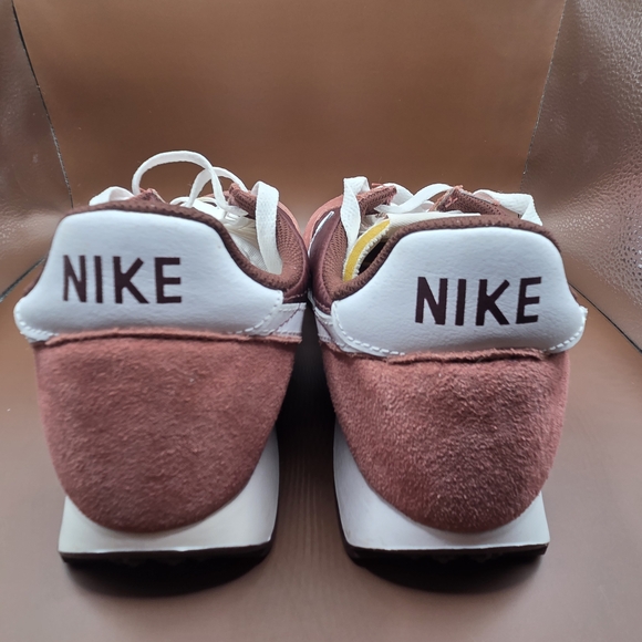 Size 11 Nike Mens Mystic Dates Air Tailwind 79 Lace Up Athletic Running Shoes - Picture 3 of 6